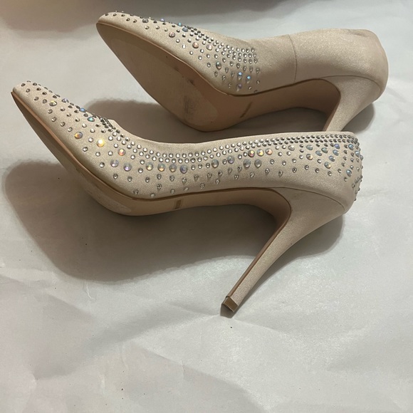 Charming Charlie Gently Used - Picture 3 of 4